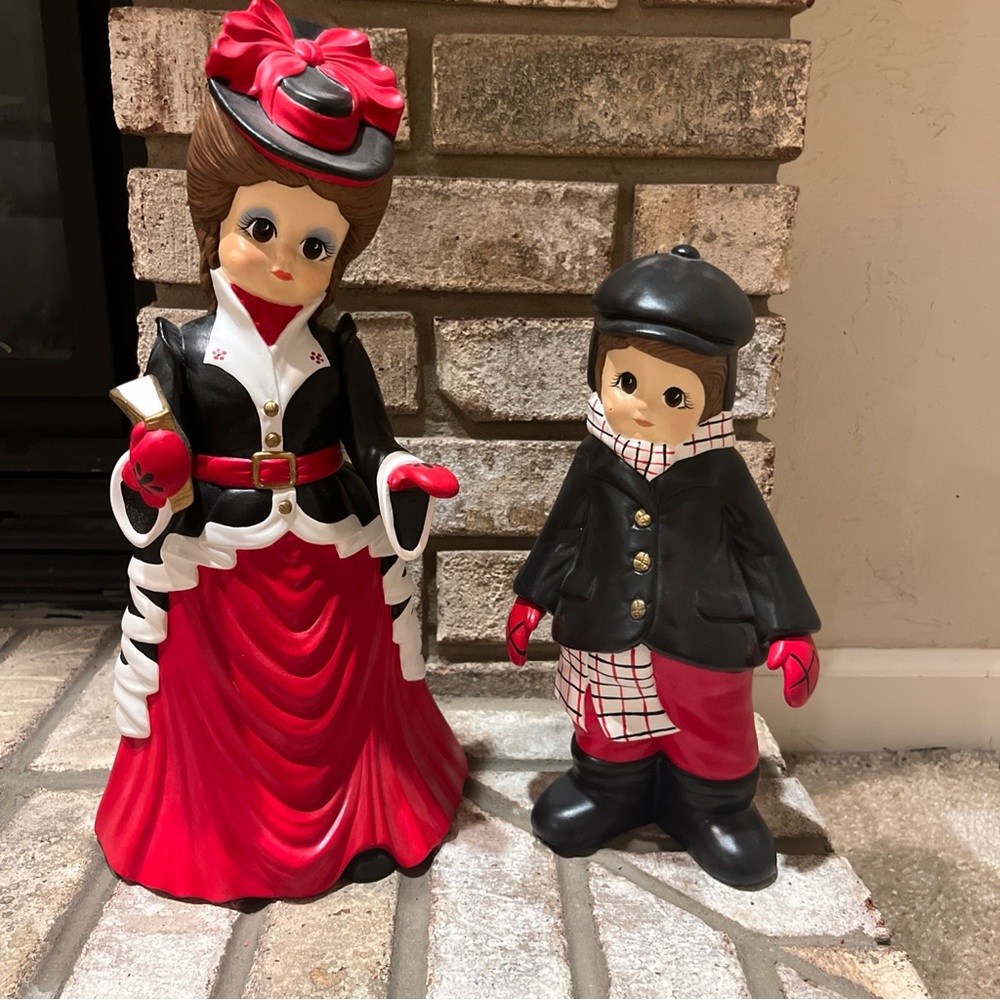 VINTAGE HAND PAINTED MOLD CAROLERS SET STATUE FIGURINE GIRL & BOY TALL CHRISTMAS